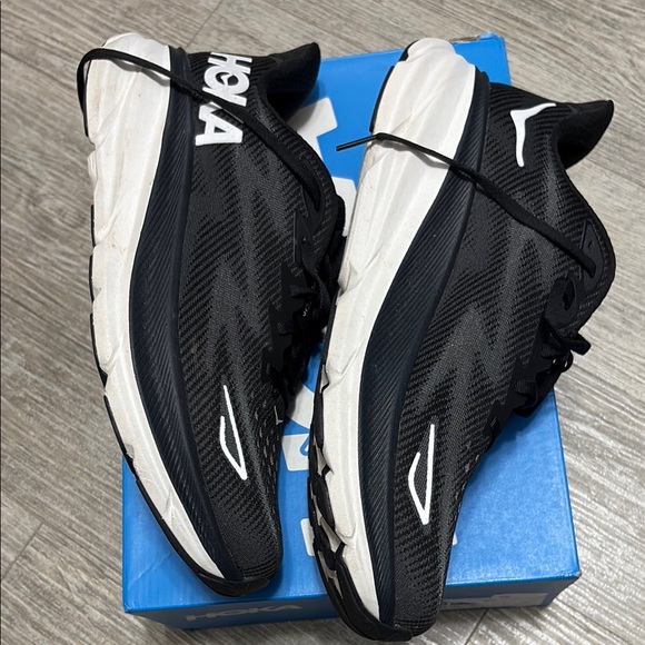 Hoka Black Clifton 9- men’s size 12 lightly used - Picture 3 of 5